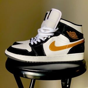 AIR JORDAN 1 MID PATENT 'BLACK GOLD
